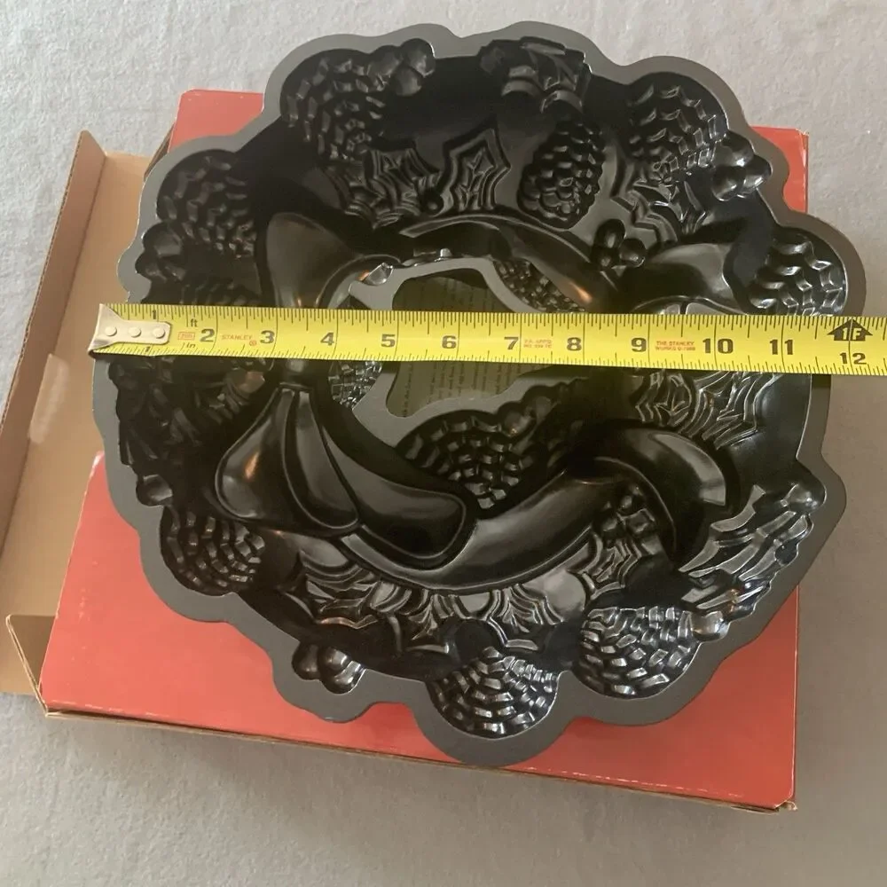 Williams Sonoma Nordic Ware Christmas Wreath Cast Aluminum Bundt Cake Pan In Box